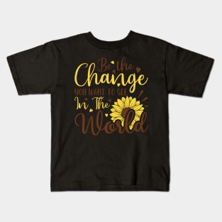 be the change youwant to see in the world Kids T-Shirt